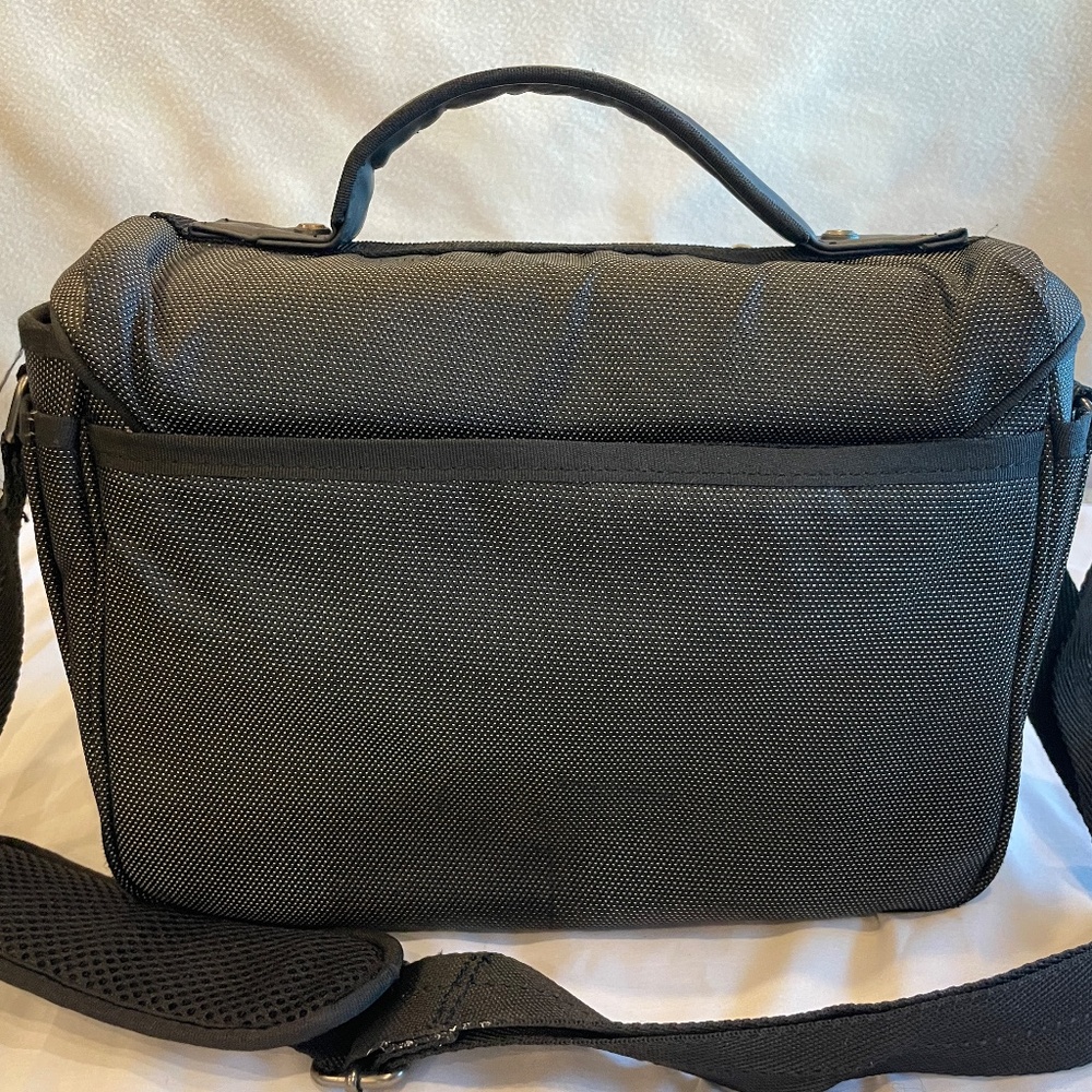 Nikon Camera Bag Including Assorted Lens Cleaning Supplies. CLEAN, EXCELLENT! - Picture 9 of 9